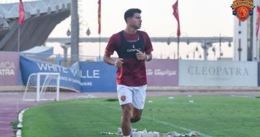 مشاركة محمد عادل في تدريبات سيراميكا بعد شفائه من الإصابة.. استعدادات قوية لموسم 2025