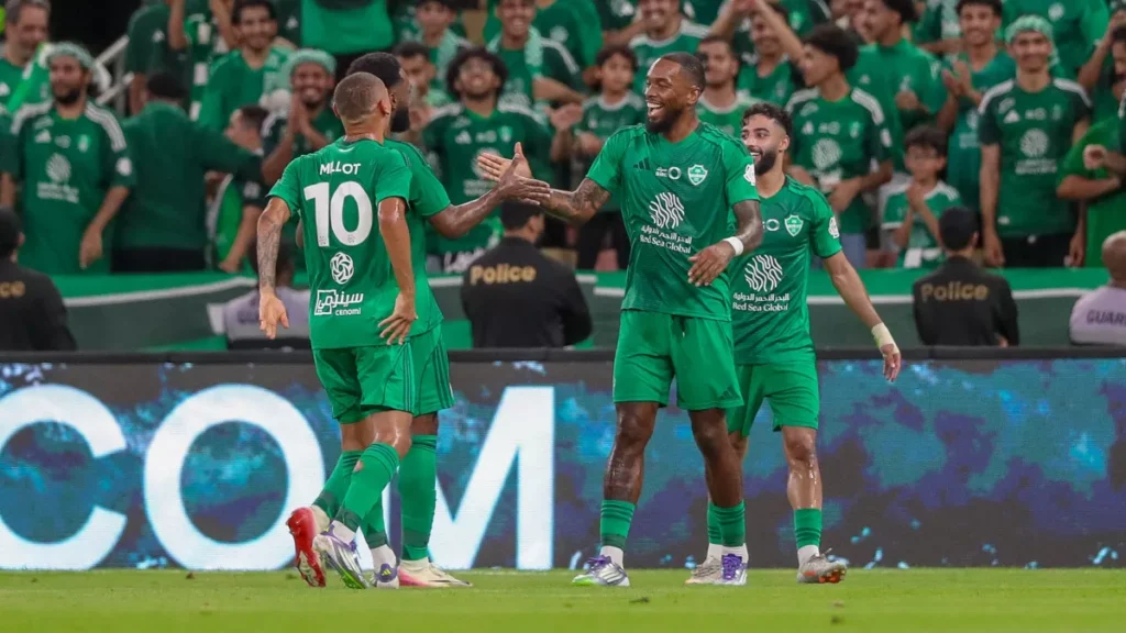 الأهلي يوجه طلبًا هامًا قبل مواجهة الهلال في دوري روشن 2025.. ما التفاصيل؟