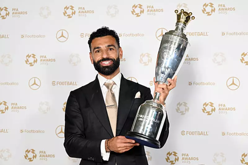 النجم المصري الصاعد.. صلاح يستعرض معاناته في تشيلسي وبداياته مع ليفربول وخططه الجديدة في 2025
