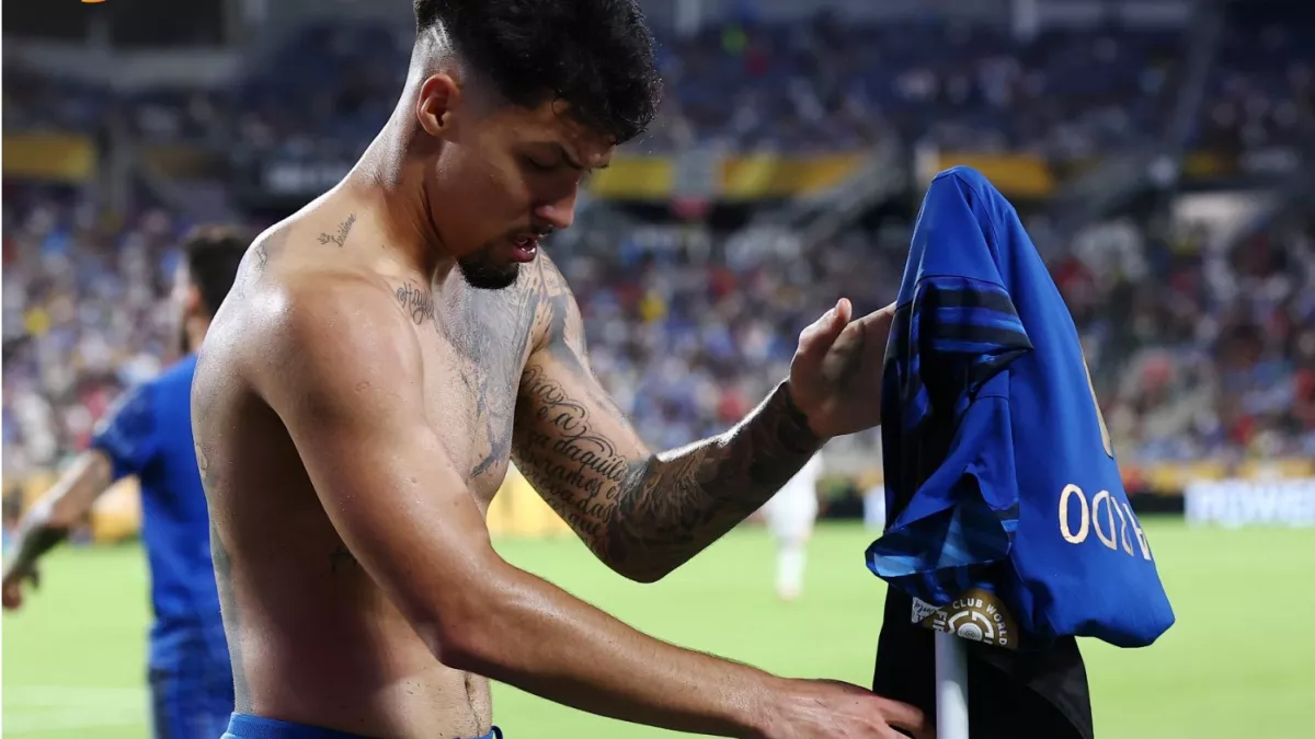 الهلال يثير دهشة ميتروفيتش وليوناردو بقرار إداري مفاجئ قبل انطلاق الدوري 2025 مباشرة