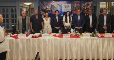 تكريم أمينة عرفي بطلة العالم لناشئات الاسكواش من قبل نادي الجزيرة لعام 2025
