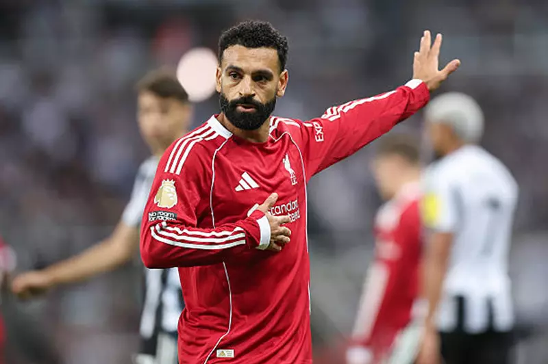 ما زال مهووسا به.. كاراجر يواصل توجيه الانتقادات لصلاح في ليفربول 2025