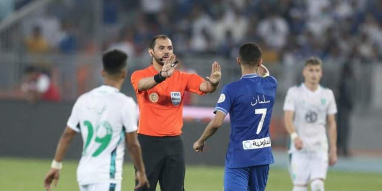 الأهلي يطالب بتأجيل مواجهة الهلال في دوري روشن 2025.. اهتزاز كبير في الوسط الرياضي