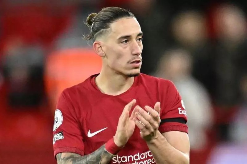 ليفربول يوافق على إعارة تسيميكاس إلى روما في 2025.. تفاصيل الانتقال